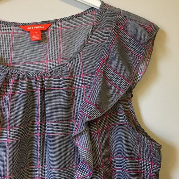 Plaid & Puppytooth Ruffled Sleeveless Blouse - Picture 4 of 14